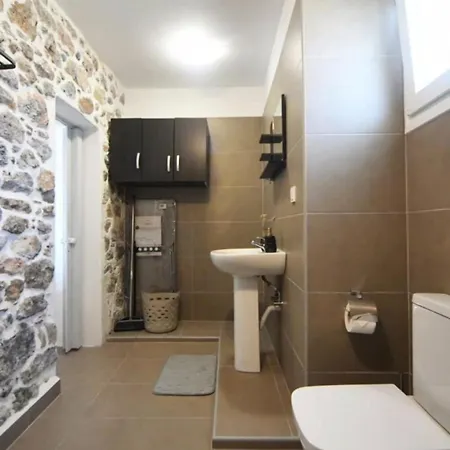 Markos House